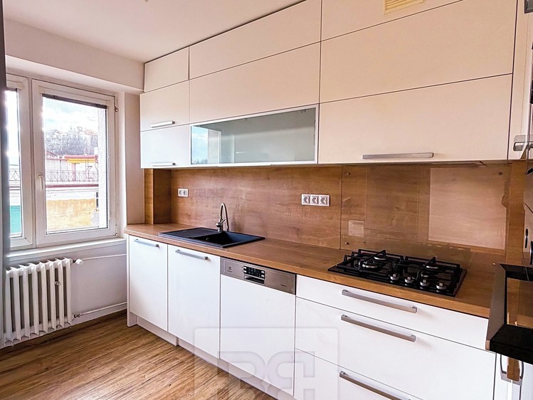 Pronájem bytu 3+1 77 m² - foto 4