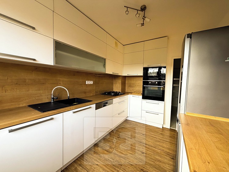 Pronájem bytu 3+1 77 m² - foto 3