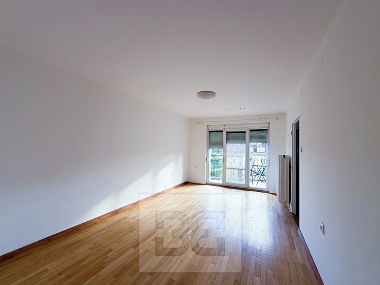 Pronájem bytu 3+1 77 m² - foto 1