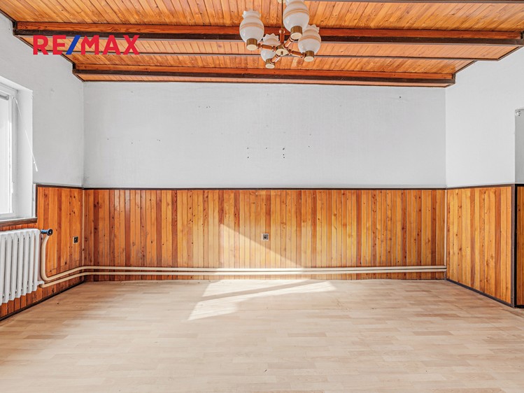 Prodej rodinného domu 196 m², pozemek 770 m² - foto 2