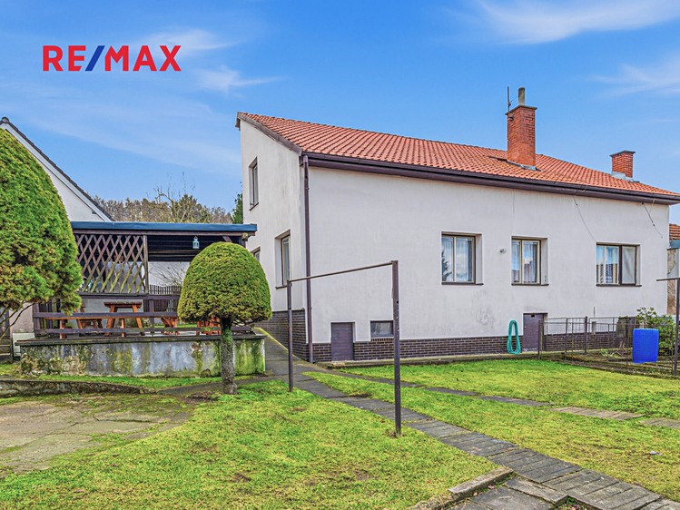 Prodej rodinného domu 196 m², pozemek 770 m² - foto 1