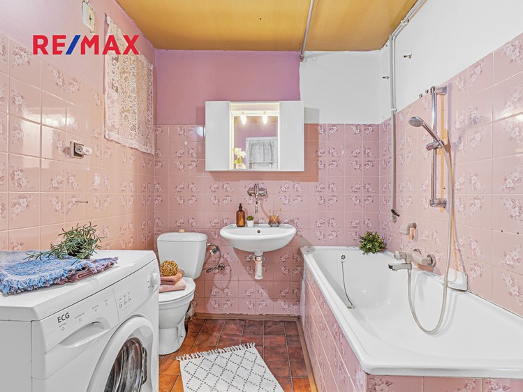 Prodej rodinného domu 196 m², pozemek 770 m² - foto 5