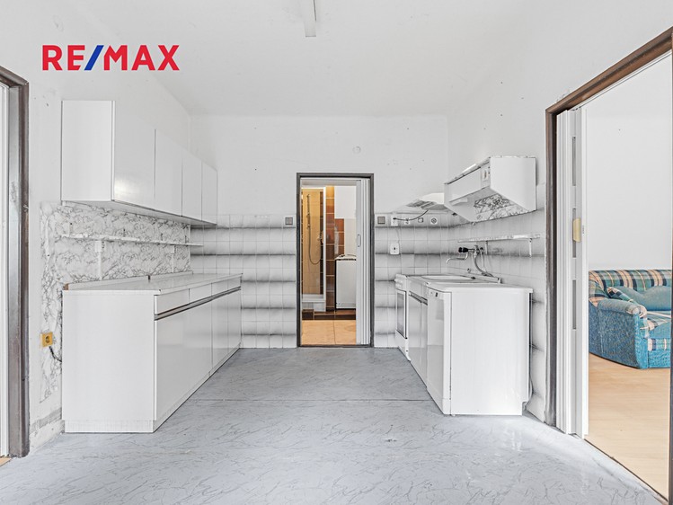 Prodej rodinného domu 196 m², pozemek 770 m² - foto 8