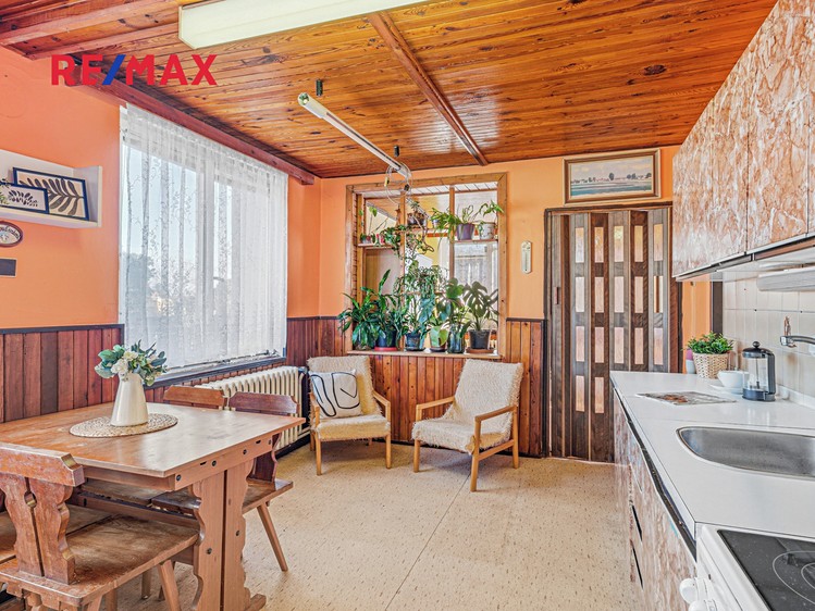 Prodej rodinného domu 196 m², pozemek 770 m² - foto 6