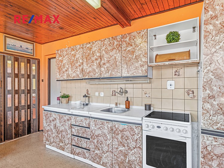 Prodej rodinného domu 196 m², pozemek 770 m² - foto 7
