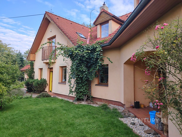 Prodej rodinného domu 242 m², pozemek 1 m² - foto 1
