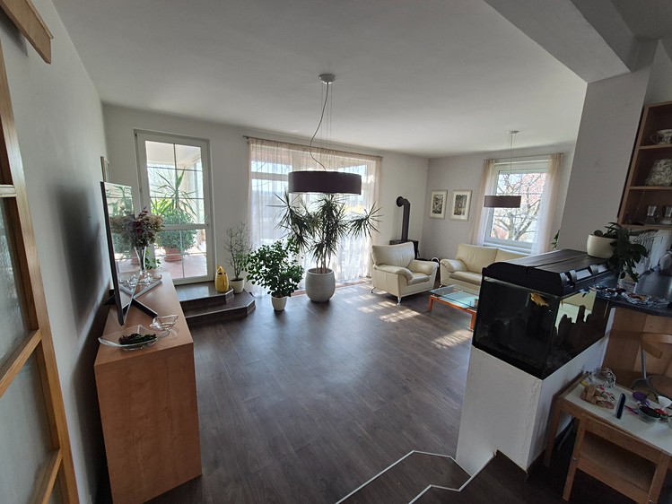 Prodej vily 320 m², pozemek 715 m² - foto 2