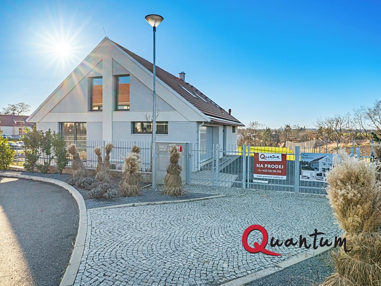 Prodej rodinného domu 390 m², pozemek 1 421 m² - foto 2