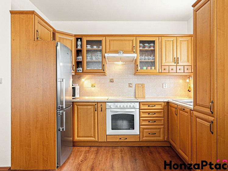 Prodej rodinného domu 187 m², pozemek 422 m² - foto 2