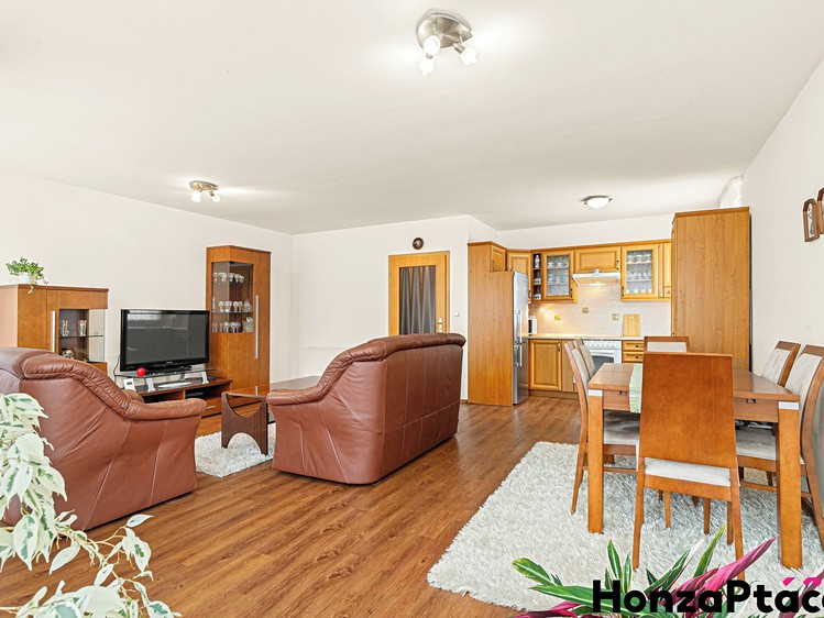 Prodej rodinného domu 187 m², pozemek 422 m² - foto 3