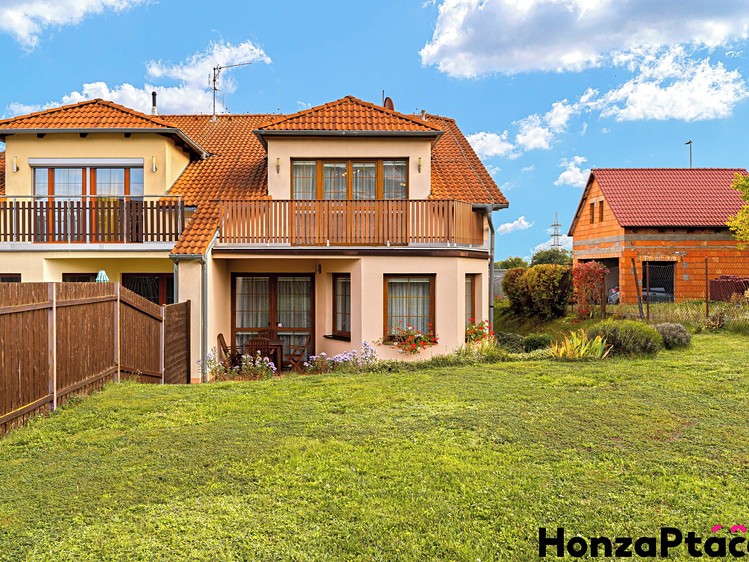 Prodej rodinného domu 187 m², pozemek 422 m² - foto 1