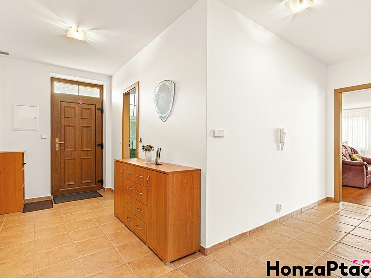Prodej rodinného domu 187 m², pozemek 422 m² - foto 7