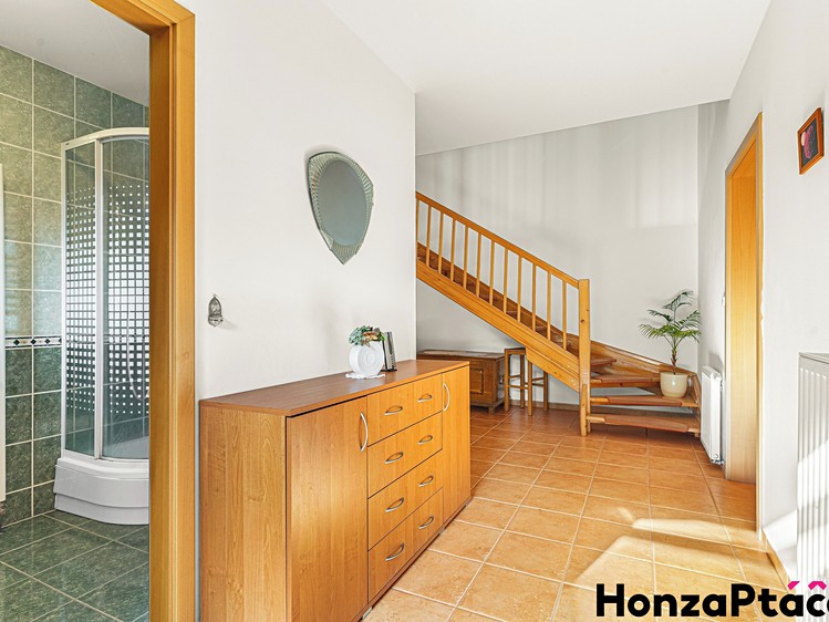 Prodej rodinného domu 187 m², pozemek 422 m² - foto 6