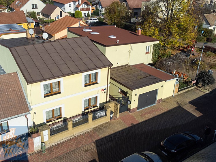 Prodej rodinného domu 192 m², pozemek 205 m² - foto 2