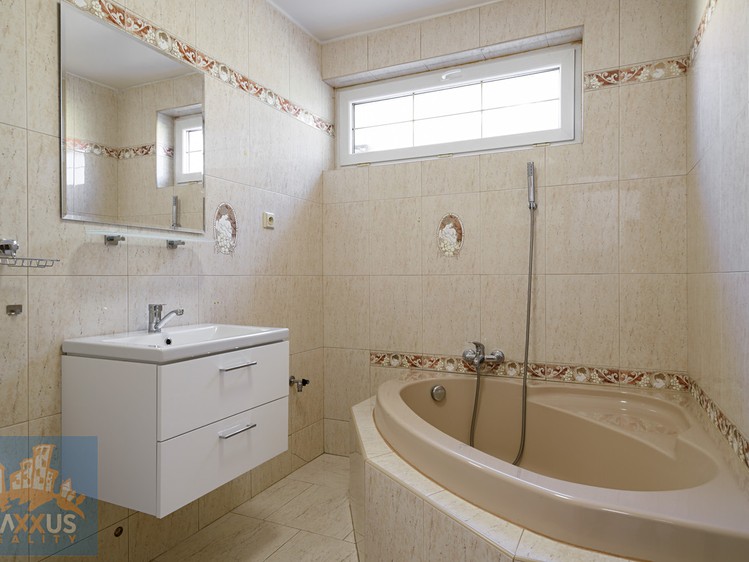 Prodej rodinného domu 192 m², pozemek 205 m² - foto 8