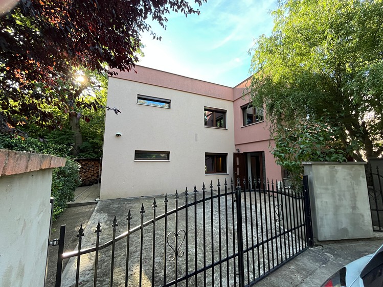 Prodej rodinného domu 180 m², pozemek 388 m² - foto 4
