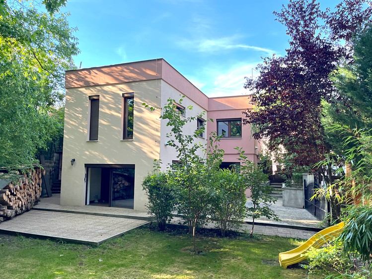 Prodej rodinného domu 180 m², pozemek 388 m² - foto 1