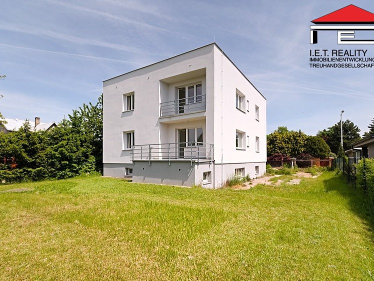 Prodej rodinného domu 270 m², pozemek 645 m² - foto 1