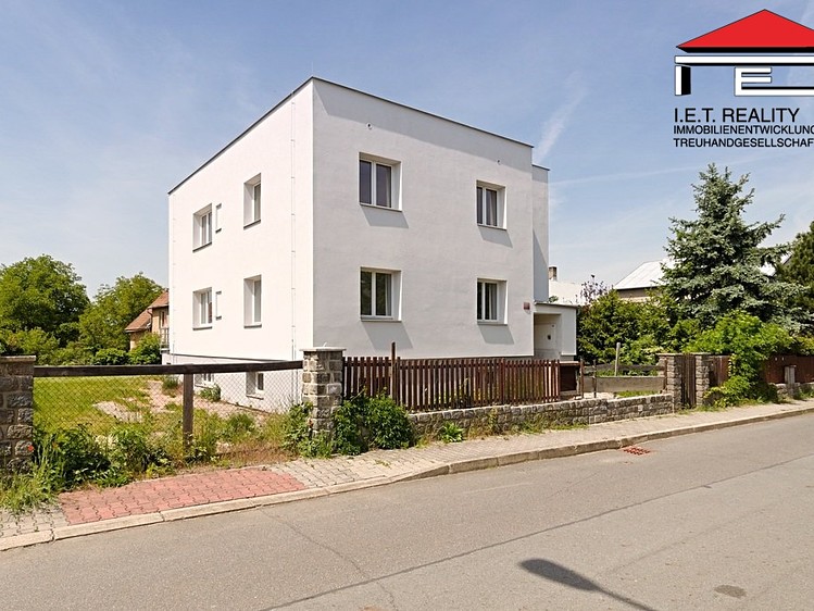 Prodej rodinného domu 270 m², pozemek 645 m² - foto 2