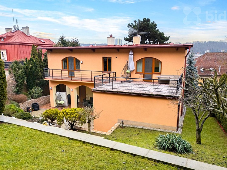 Prodej vily 350 m², pozemek 1 033 m² - foto 1