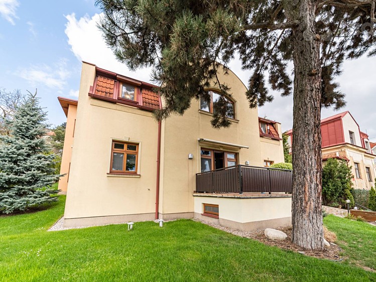 Prodej vily 350 m², pozemek 1 033 m² - foto 7