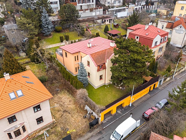 Prodej vily 350 m², pozemek 1 033 m² - foto 8