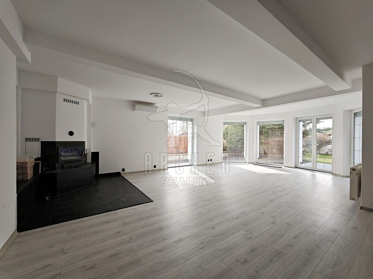 Prodej rodinného domu 298 m², pozemek 730 m² - foto 4