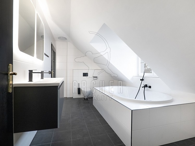 Prodej rodinného domu 298 m², pozemek 730 m² - foto 7