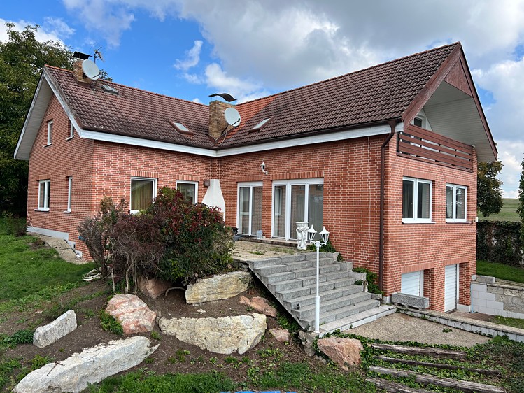 Prodej rodinného domu 428 m², pozemek 831 m² - foto 1