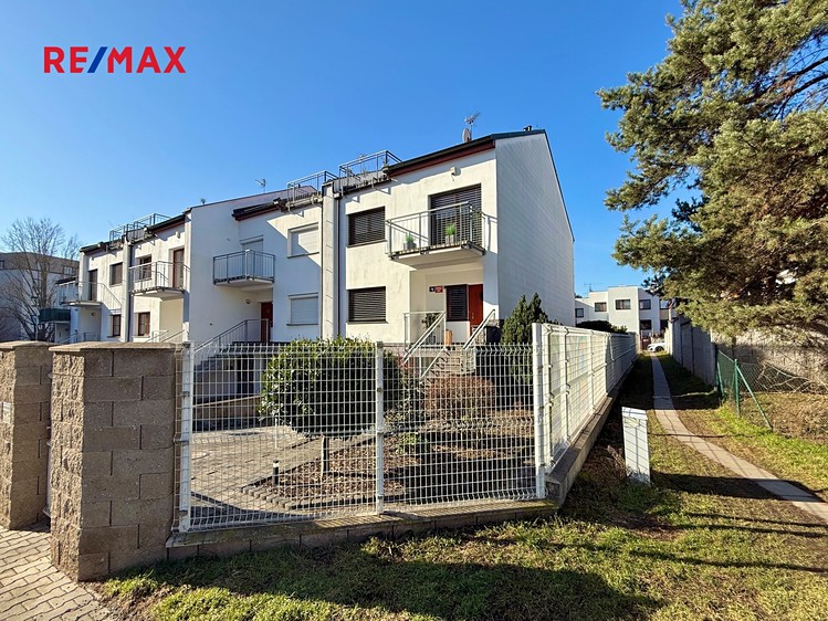 Prodej rodinného domu 320 m², pozemek 105 m² - foto 2