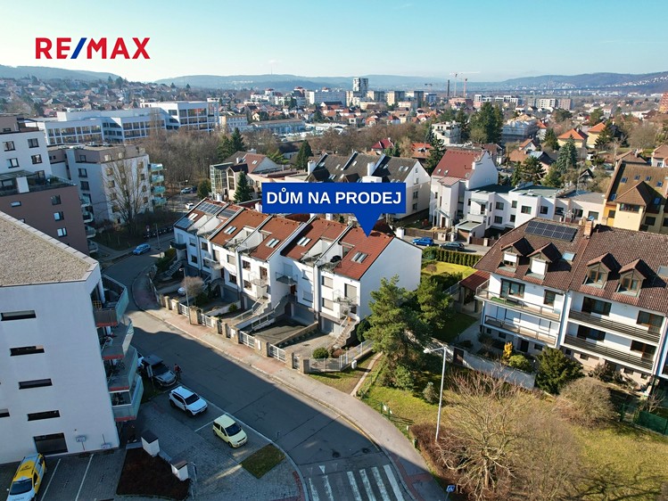Prodej rodinného domu 320 m², pozemek 105 m² - foto 1