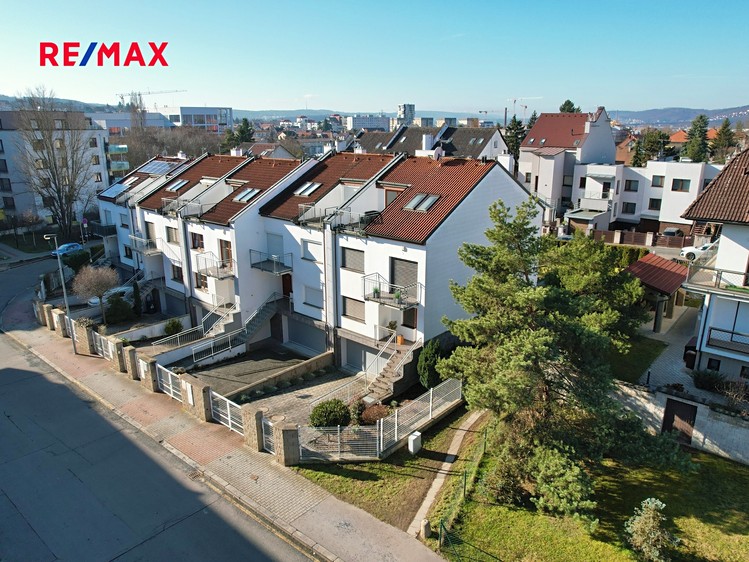 Prodej rodinného domu 320 m², pozemek 105 m² - foto 4