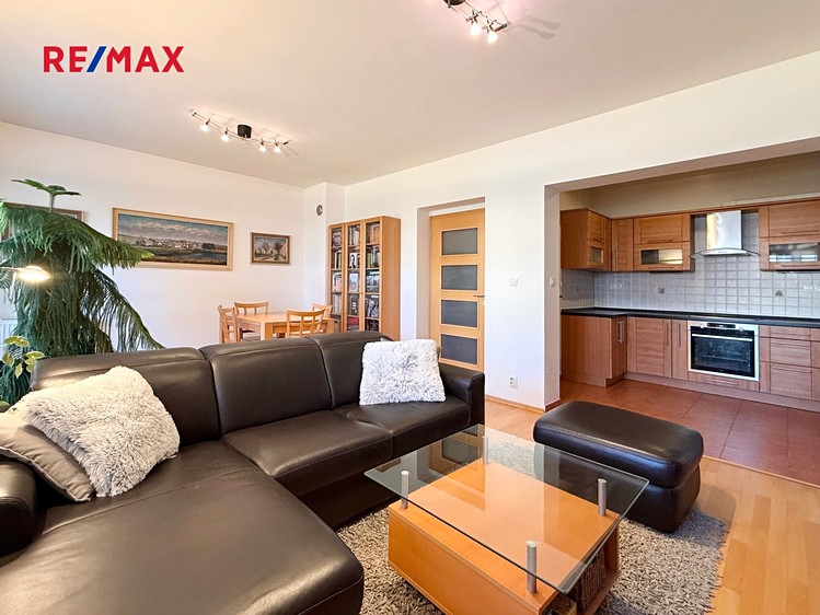 Prodej rodinného domu 320 m², pozemek 105 m² - foto 6