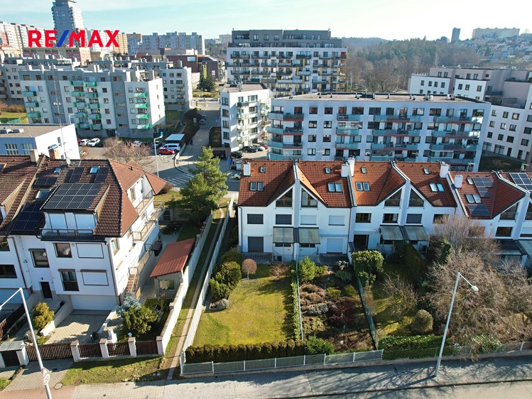 Prodej rodinného domu 320 m², pozemek 105 m² - foto 5