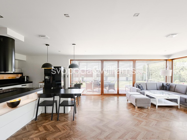 Prodej rodinného domu 227 m², pozemek 809 m² - foto 2