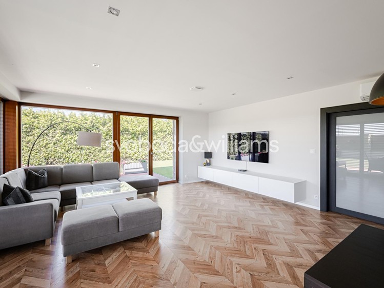 Prodej rodinného domu 227 m², pozemek 809 m² - foto 5
