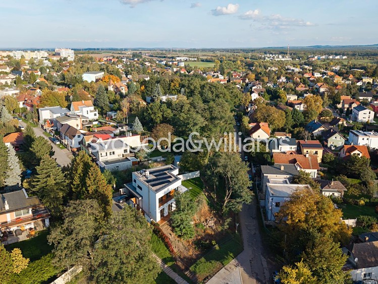 Prodej  vily 213 m², pozemek 758 m² - foto 4