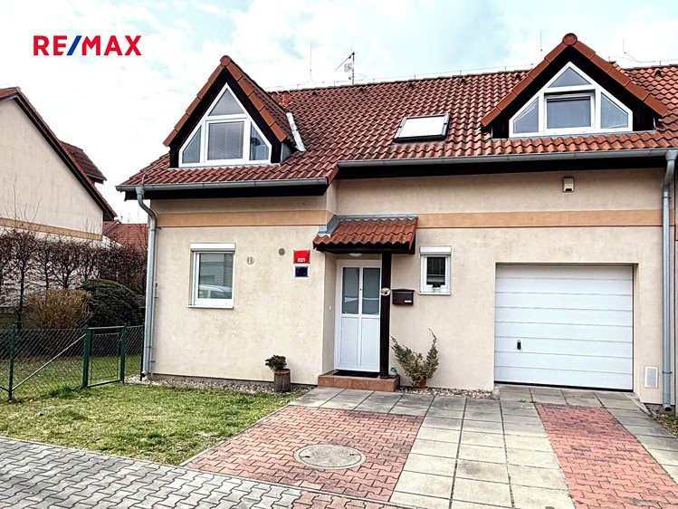 Pronájem rodinného domu 138 m², pozemek 341 m² - foto 1