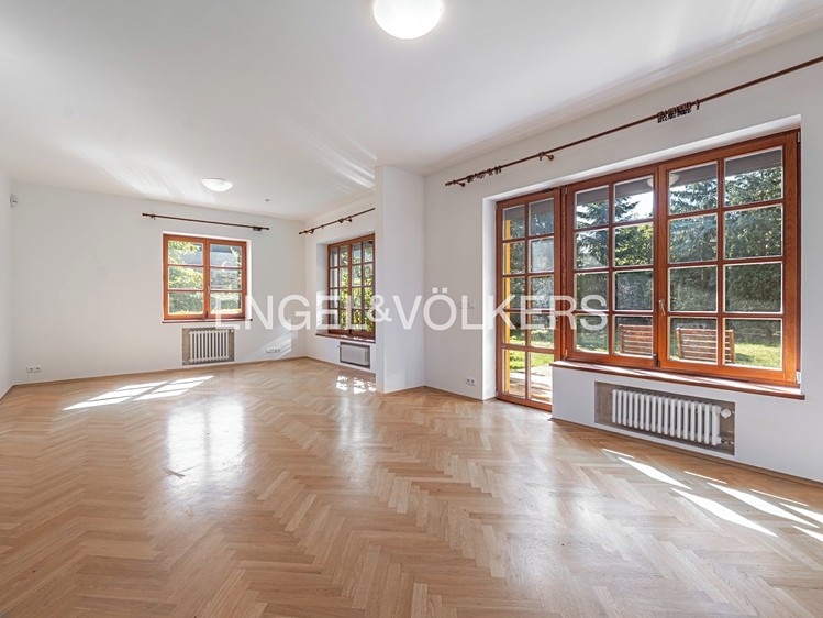 Pronájem vily 316 m², pozemek 522 m² - foto 1