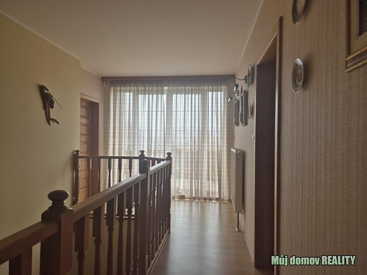 Pronájem rodinného domu 280 m², pozemek 1 000 m² - foto 1