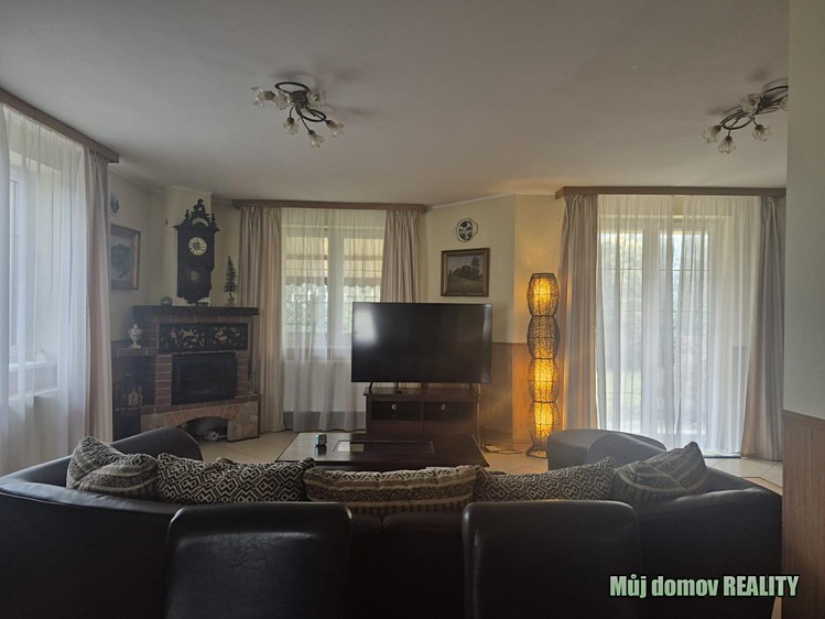 Pronájem rodinného domu 280 m², pozemek 1 000 m² - foto 4
