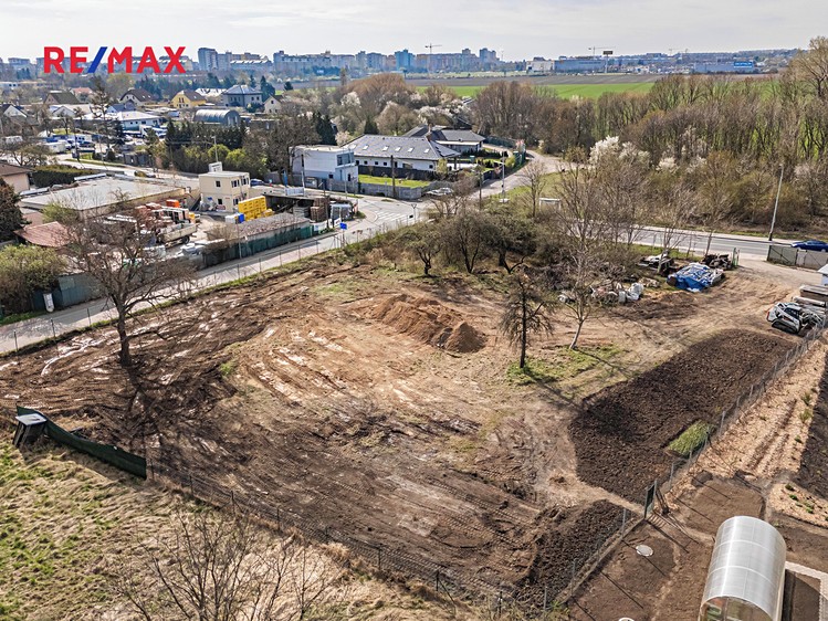 Prodej  stavebního pozemku 1 120 m² - foto 4