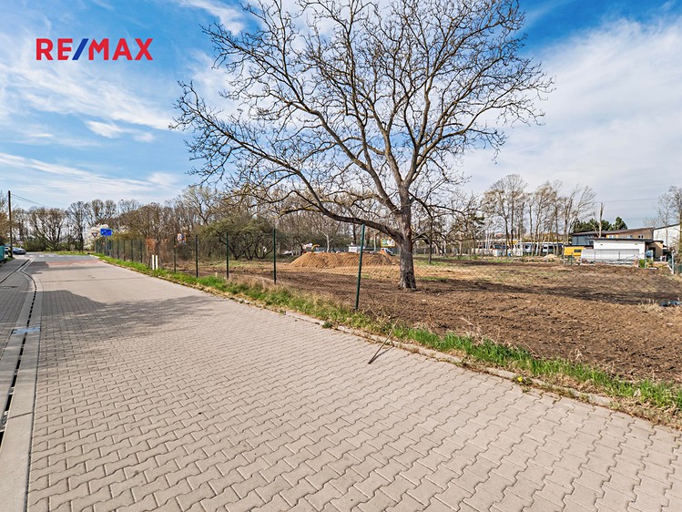 Prodej  stavebního pozemku 1 120 m² - foto 8