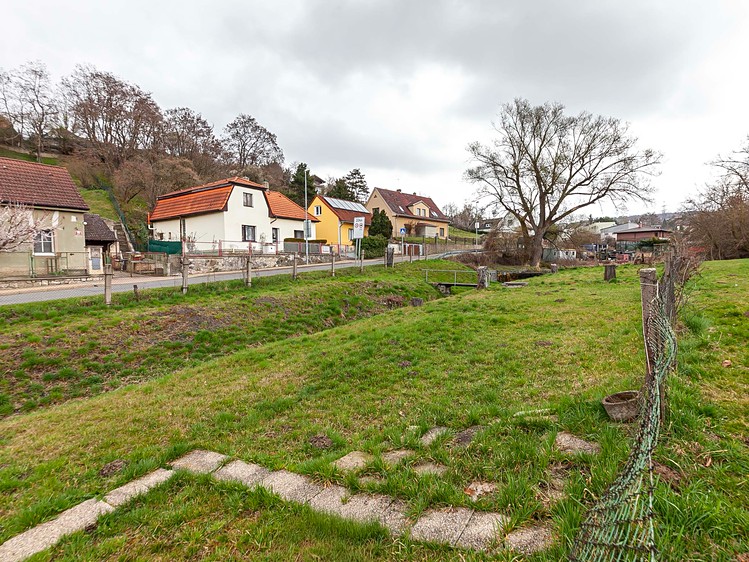 Prodej stavebního pozemku 736 m² - foto 2