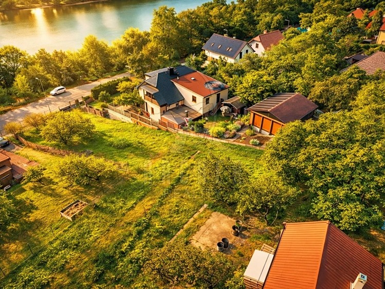 Prodej stavebního pozemku 530 m² - foto 1