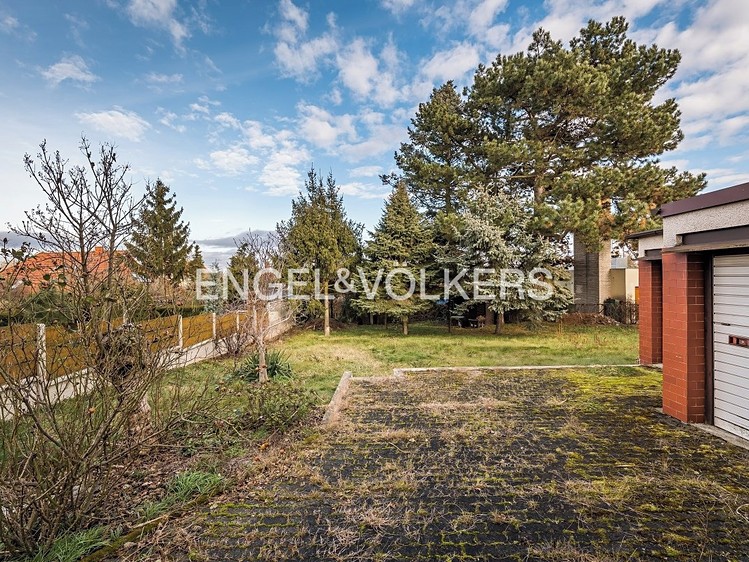 Prodej stavebního pozemku 904 m² - foto 1