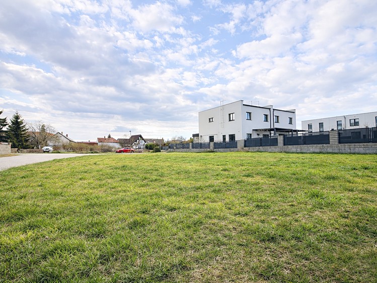 Prodej stavebního pozemku 838 m² - foto 2