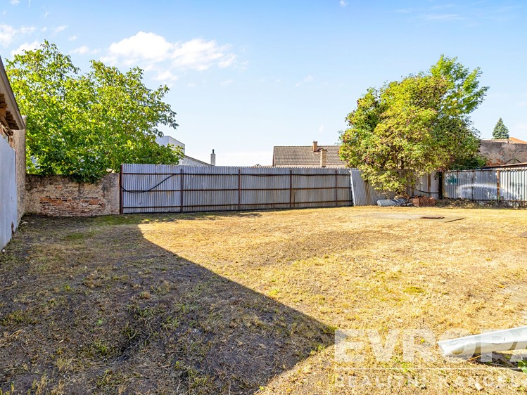 Prodej stavebního pozemku 584 m² - foto 1
