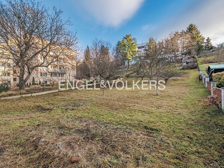 Prodej stavebního pozemku 1 575 m² - foto 1