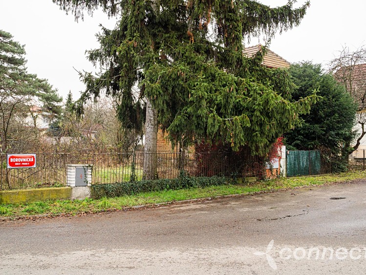 Prodej stavebního pozemku 895 m² - foto 2